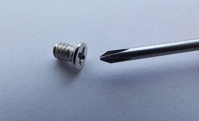 مفك براغي فيليبس مع برغي برأس صليبي