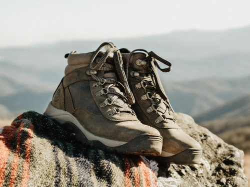 الأحذية المناسبة للرحلات البرية قصص ومواقف